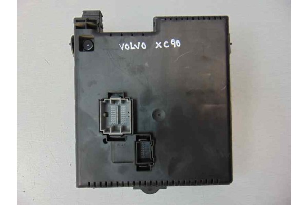 Caja reles / fusibles, Volvo XC90 D5 Executive (7 asientos) (136kW) 2006, 30728512