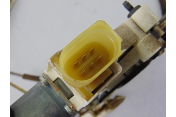 6 PIN ELEVALUNAS DELANTERO IZQUIERDO BMW SERIE 1 BERLINA (E81/E87) 118d 2007 6 PIN 188685 BMW - 1