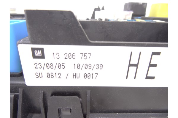 Caja reles / fusibles, Opel Zafira B Cosmo 2005, 13206757