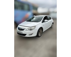 Opel Astra J Berlina 5P Enjoy 2010 para piezas | Desguace Gandia SL
