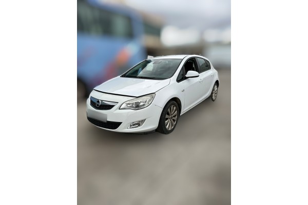 Opel Astra J Berlina 5P Enjoy 2010 para piezas | Desguace Gandia SL