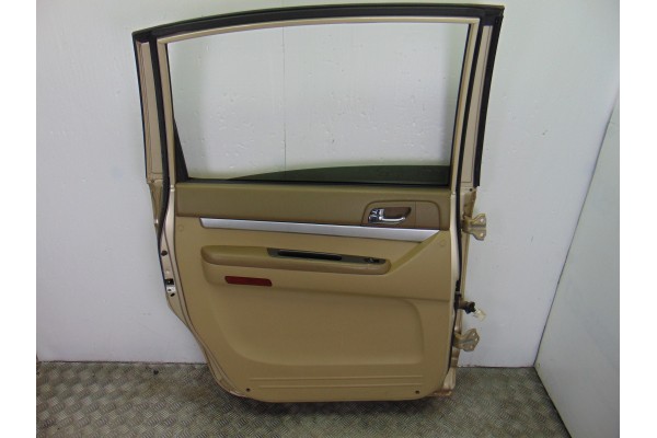 Puerta trasera izquierda, Ssangyong Rodius Xdi Limited AWD 2006, DORADA