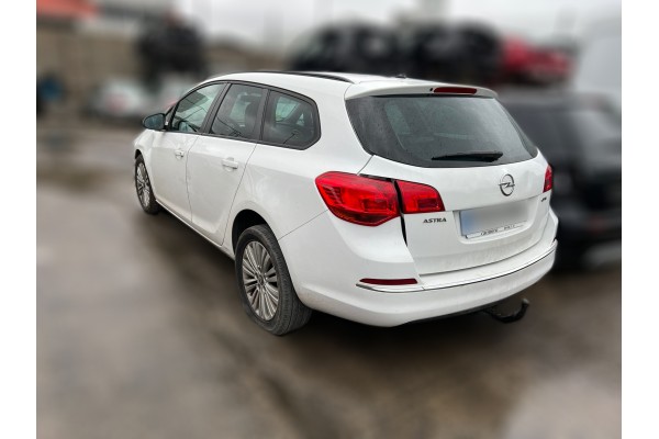 Opel Astra J Sports Tourer Sport 2010 para piezas | Desguace Gandia SL