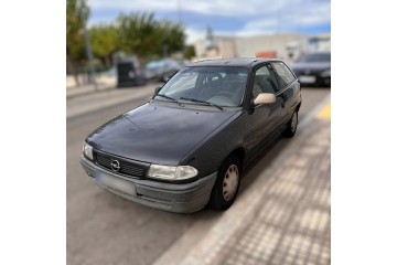 Opel Astra F Berlina Básico 1997 para piezas | Desguace Gandia SL