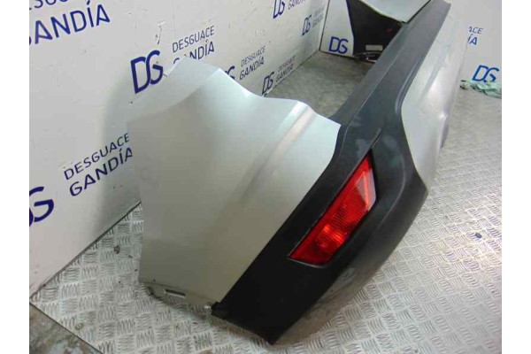 Paragolpes trasero