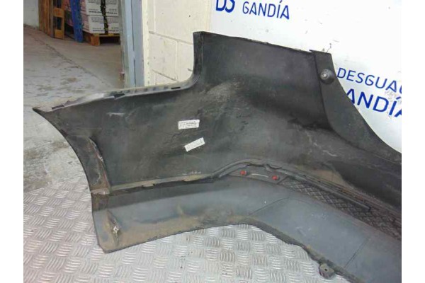 Paragolpes trasero
