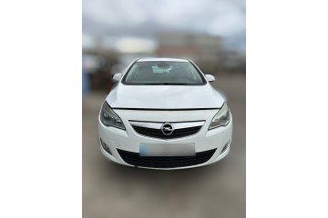 Opel Astra J Berlina 5P Enjoy 2010 para piezas | Desguace Gandia SL