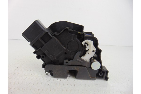 Cerradura puerta delantera derecha, Volvo V50 Familiar D4 Kinetic 2011, 30799302