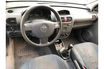 Opel Corsa C Comfort 2000 para piezas | Desguace Gandia SL