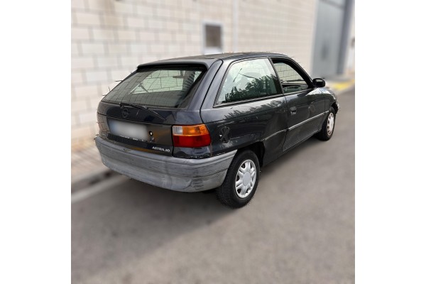 Opel Astra F Berlina Básico 1997 para piezas | Desguace Gandia SL