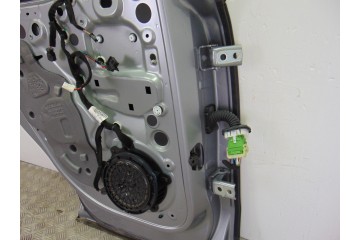 Puerta trasera izquierda