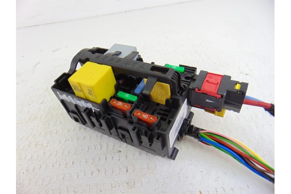 Caja reles / fusibles, Peugeot 5008 Active 2017, 9806192580