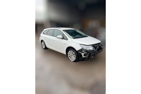 Opel Astra J Sports Tourer Sport 2010 para piezas | Desguace Gandia SL