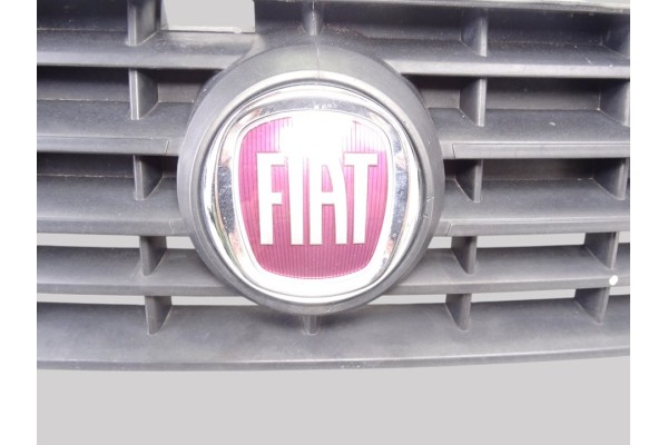 Rejilla delantera, Fiat I Doblò Cargo 1.3 JTD SX Furgón 2007, 735395576