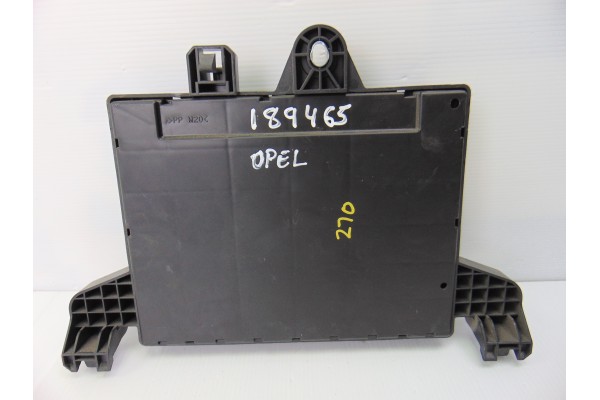 Caja reles / fusibles, Opel Astra J Sports Tourer Sport 2011, 13302301