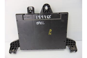 Caja reles / fusibles, Opel Astra J Sports Tourer Sport 2011, 13302301