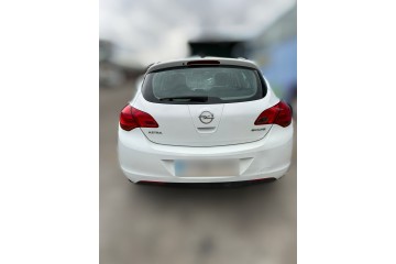 Opel Astra J Berlina 5P Enjoy 2010 para piezas | Desguace Gandia SL