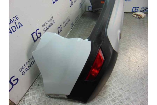 Paragolpes trasero
