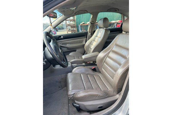 Audi A4 Berlina (B5) 2.4 2000 para piezas | Desguace Gandia SL