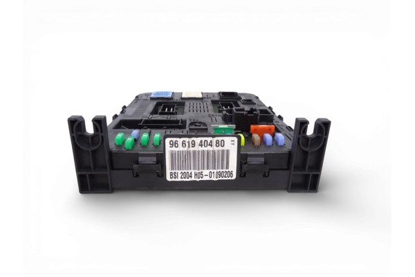 Caja reles / fusibles, Citroen C4 Berlina VTR Plus 2006, 9661940480
