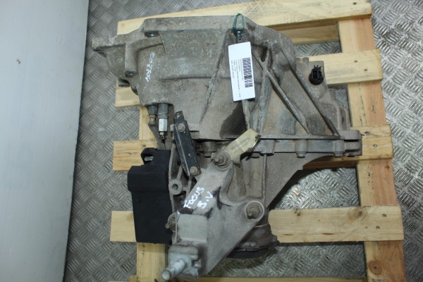 Caja cambios, Ford Focus Berlina (Cak) Ambiente 1998, XS4R7002AD
