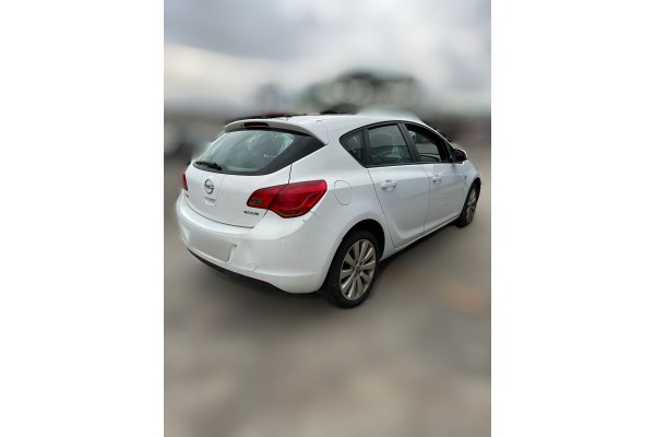 Opel Astra J Berlina 5P Enjoy 2010 para piezas | Desguace Gandia SL
