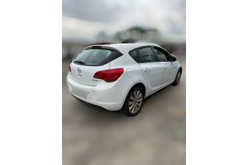 Opel Astra J Berlina 5P Enjoy 2010 para piezas | Desguace Gandia SL
