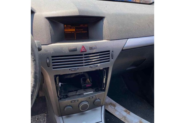 Opel Astra H Berlina Elegance 2006 para piezas | Desguace Gandia SL