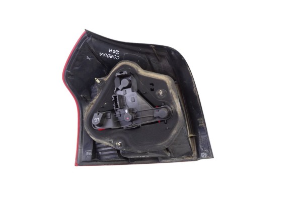 Piloto trasero derecho, Toyota Corolla (E12) 2.0 D-4D Luna Berlina 2003