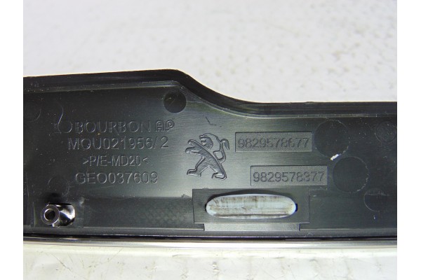 9829578677 MOLDURAS DELANTERAS PEUGEOT 5008