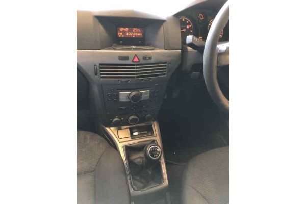 Opel Astra H Berlina Essentia 2005 para piezas | Desguace Gandia SL