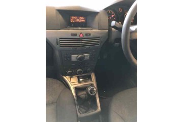 Opel Astra H Berlina Essentia 2005 para piezas | Desguace Gandia SL