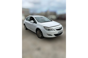 Opel Astra J Berlina 5P Enjoy 2010 para piezas | Desguace Gandia SL