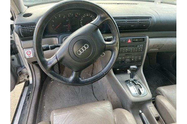 Audi A4 Berlina (B5) 2.4 2000 para piezas | Desguace Gandia SL