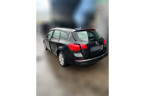 Opel Astra J Sports Tourer Excellence 2015 para piezas | Desguace Gandia SL