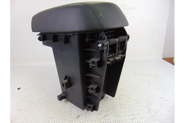 84681-3U010 APOYABRAZOS CENTRAL KIA SPORTAGE (SL) Concept 4x2 2010 84681-3U010 200488 KIA - 2