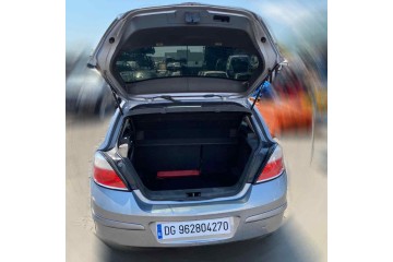 Opel Astra H Berlina Elegance 2006 para piezas | Desguace Gandia SL
