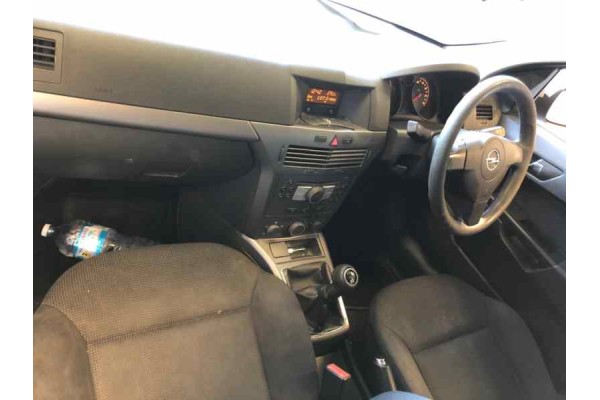 Opel Astra H Berlina Essentia 2005 para piezas | Desguace Gandia SL