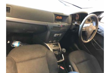 Opel Astra H Berlina Essentia 2005 para piezas | Desguace Gandia SL