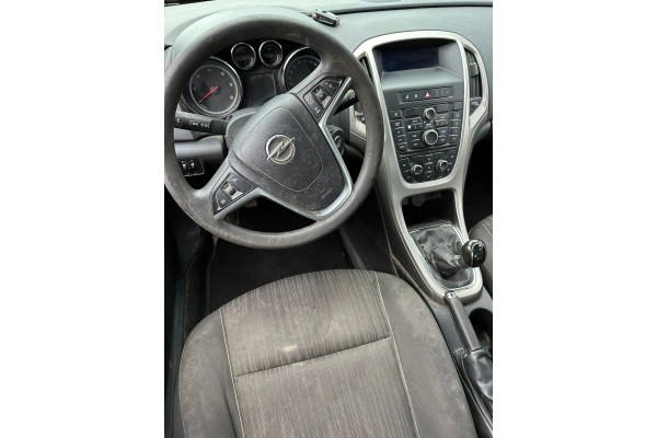 Opel Astra J Berlina 5P Enjoy 2010 para piezas | Desguace Gandia SL