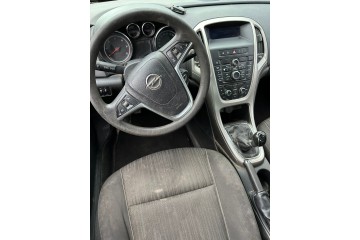Opel Astra J Berlina 5P Enjoy 2010 para piezas | Desguace Gandia SL