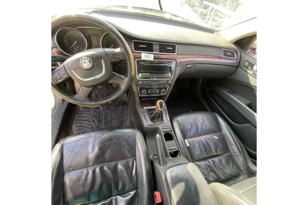 Skoda Superb Combi (3T5) Elegance 2011 para piezas | Desguace Gandia SL