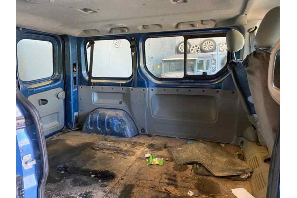 Opel Vivaro Combi 2.7T Corto 2004 para piezas | Desguace Gandia SL