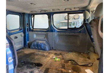 Opel Vivaro Combi 2.7T Corto 2004 para piezas | Desguace Gandia SL