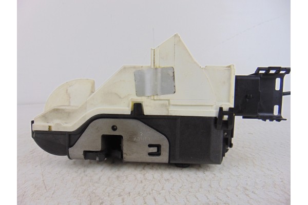 Cerradura puerta delantera izquierda, Peugeot 3008 Confort 2009, 825158