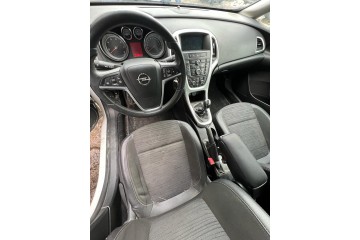 Opel Astra J Sports Tourer Sport 2010 para piezas | Desguace Gandia SL