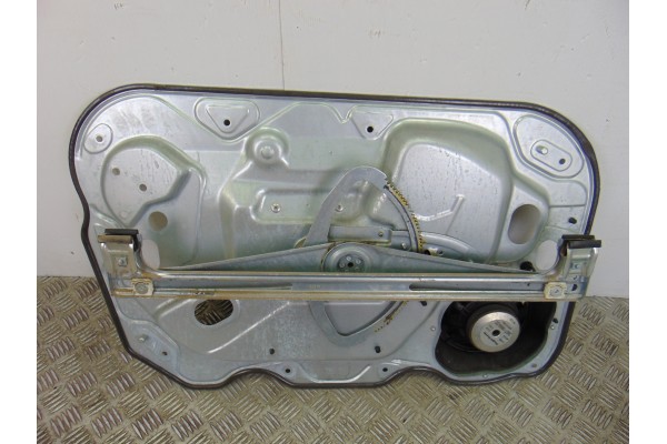 Elevalunas delantero derecho, Ford Focus Berlina (CB4) Trend 2009