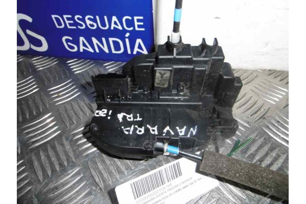 Cerradura puerta trasera izquierda, Nissan Navara Pickup (D40M) Doble Cab SE 4X4 2007