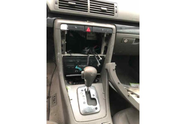 Audi A4 Berlina (8E) 2.5 TDI 2003 para piezas | Desguace Gandia SL