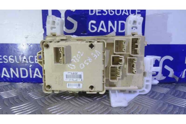 Caja reles / fusibles, Toyota Corolla Verso (R1) 2.2 D-4D Sol 2008, 89221-0F010